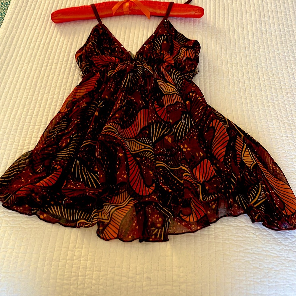 Tie -String Women's Small Top w/Ruffle Trim & Rhinestones Burgundy w/Art Design.